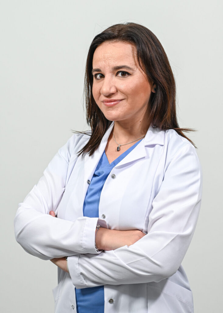 Д-р Дона Адраманова